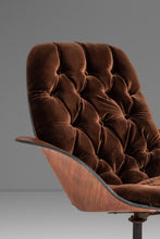 Load image into Gallery viewer, Rare Mid-Century Modern "Mrs." Lounge Chair in Walnut & Original Vinyl by George Mulhauser for Plycraft, USA, c. 1960s