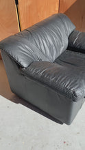 Load and play video in Gallery viewer, Post Modern Lounge Chair in Orignal Leather by Natuzzi Attributed to Pierluigi Cerri, Italy, c. 1990's