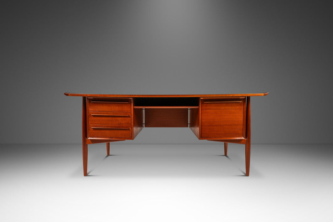 Danish Mid-Century Modern Sculpted Executive Desk in Teak by Arne Vodder for H.P. Hansen, Denmark, c. 1960s-ABT Modern