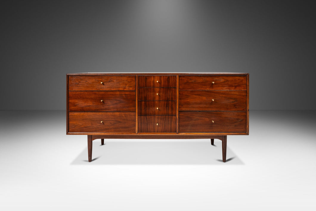 Mid-Century Modern 10-Drawer Dresser / Credenza / Sideboard in Walnut Mid-Century Modern 10-Drawer Dresser / Credenza / Sideboard in Walnut
