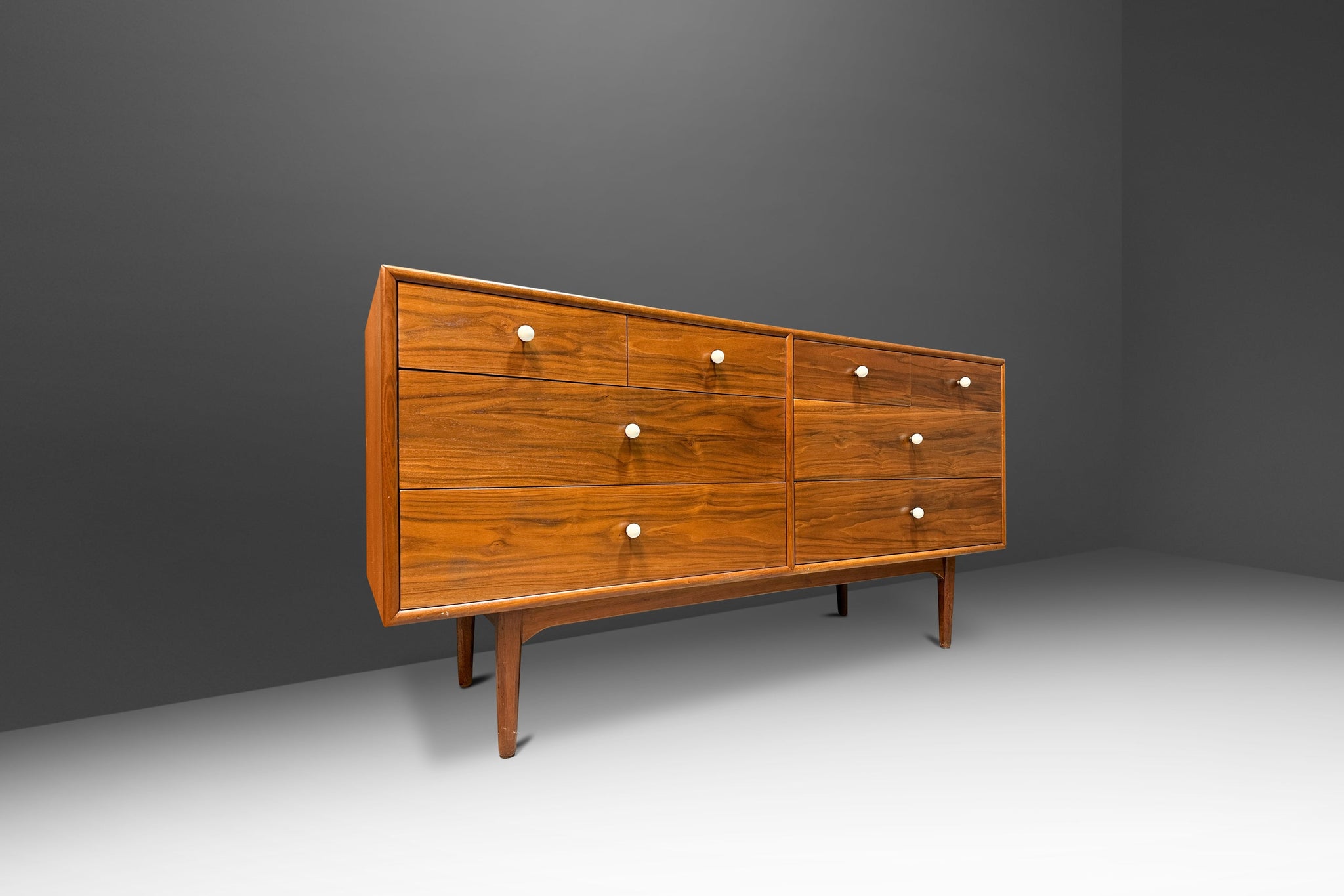 Mid-Century Modern Design: A Complete Sourcebook: Bradbury