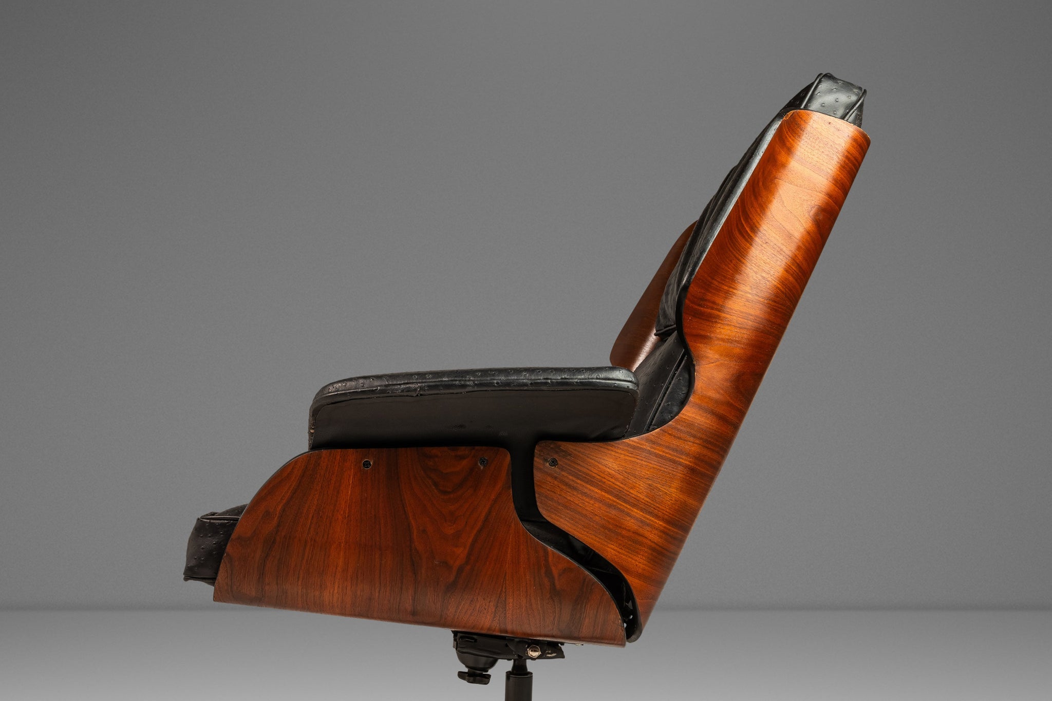 Mid-Century Modern Plycraft Style Bentwood Lounge Chair in Walnut by K