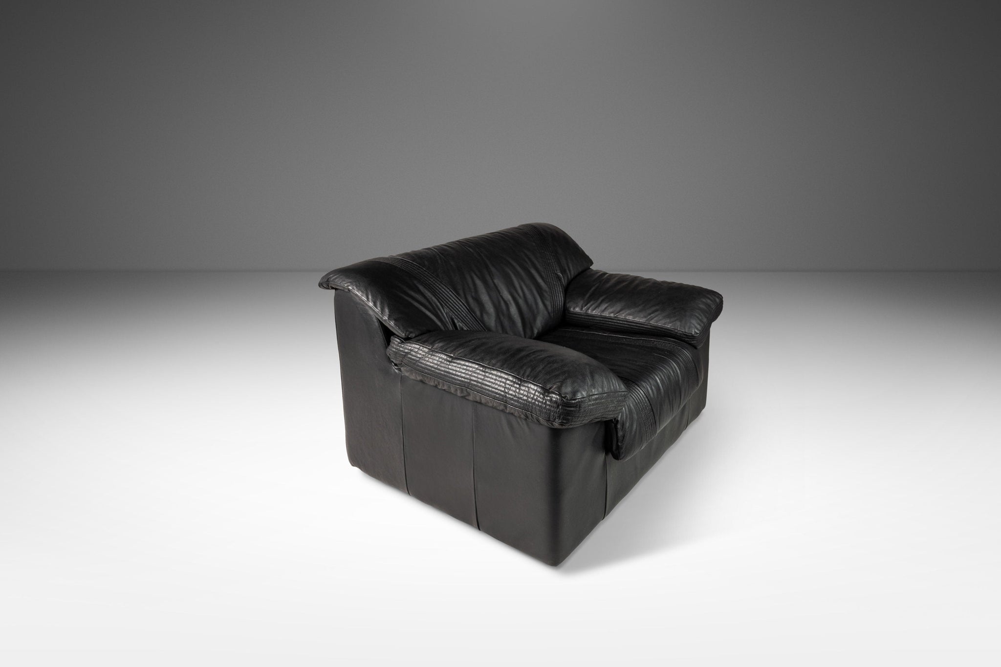 Post Modern Lounge Chair in Orignal Leather by Natuzzi Attributed to P