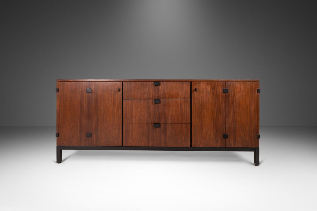 Rare Mid-Century Modern Nine-Drawer Dresser in Walnut by Milo Baughman for Dircetional, USA, c. 1960s-ABT Modern