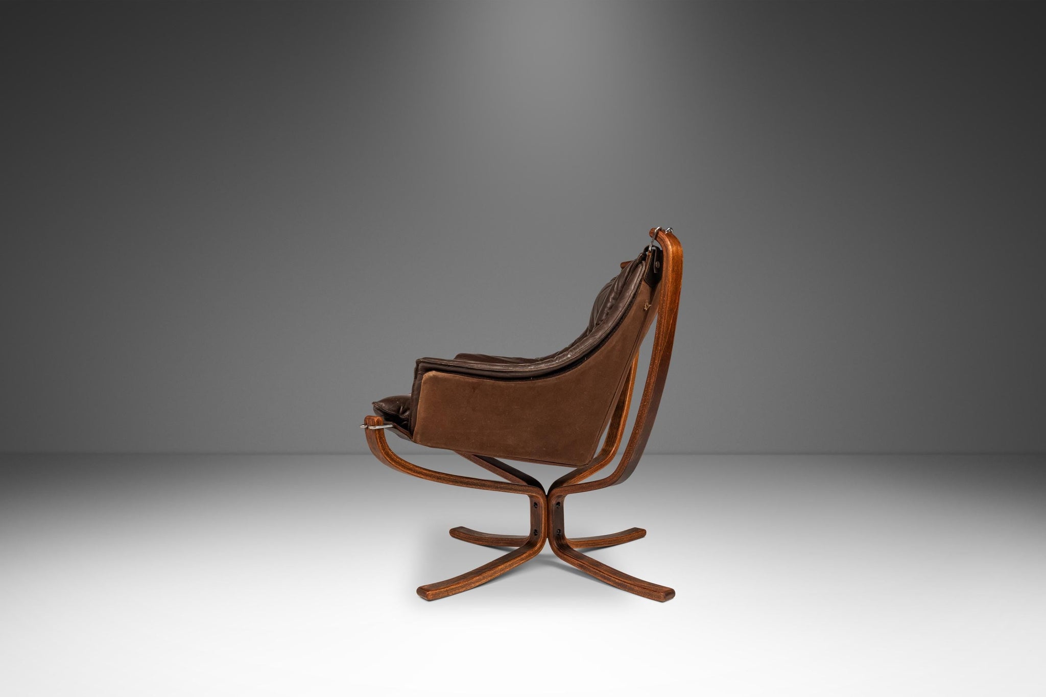 Rare Mid-Century Modern Winged Falcon Chair in Original Leather by Sig