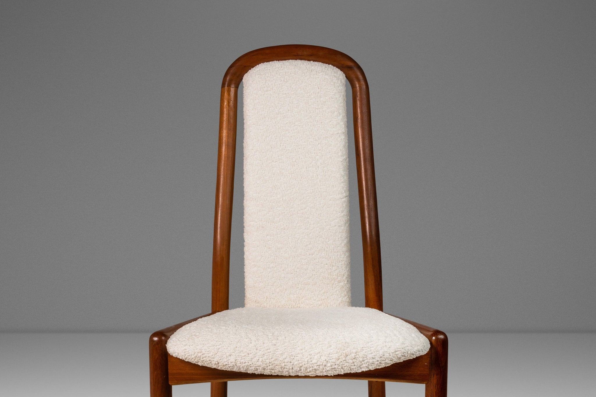 Rare Set of Four (4) Mid-Century Modern Dining Chairs in Rare Set of Four (4) Mid-Century Modern Dining Chairs in