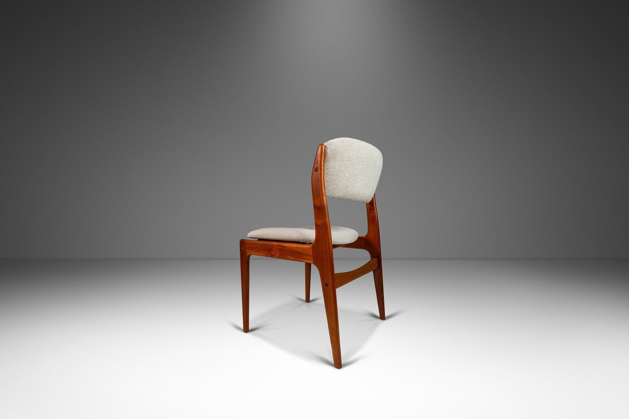 Set of Eight (8) Danish Modern Sculptural Dining Chairs in Set of Eight (8) Danish Modern Sculptural Dining Chairs in
