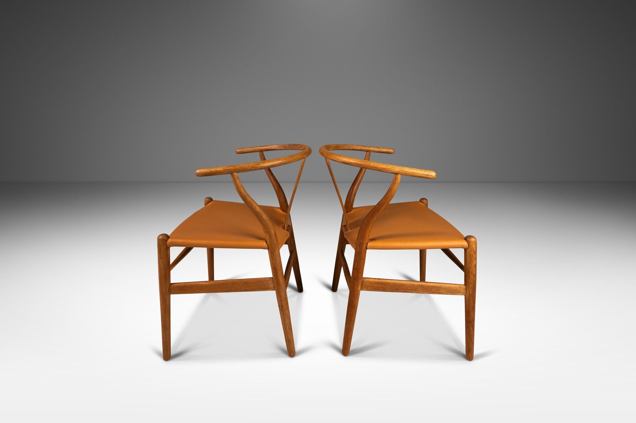 Set of Six ( 6 ) Bespoke CH24 Wishbone Dining Chairs in Oak & Leather