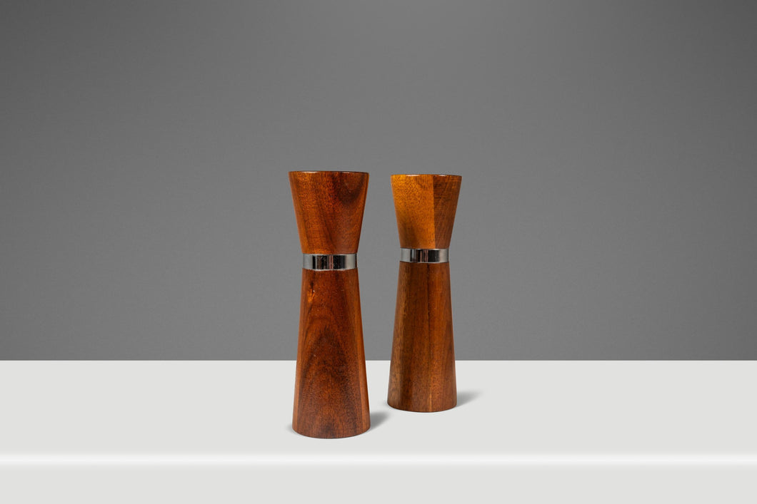 Mid-Century Modern Minimalist Wood-Turned Salt & Pepper Shakers in Solid Black Walnut, USA, c. 1960s