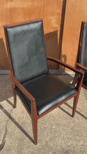 Load and play video in Gallery viewer, Set of Four (4) Restored Mid-Century Modern High-Back Dining Chairs in Walnut &amp; Vinyl by Milo Baughman for Dillingham, USA, c. 1960s
