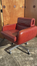 Load and play video in Gallery viewer, Mid-Century Modern Swivel Lounge Chair in Leather by Frank Doerner for Doerner 'Faultless' Limited Release for John Stuart, USA, c. 1970s
