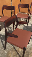 Load and play video in Gallery viewer, Set of Six ( 6 ) Model 55 and Model 71 Dining Chairs in Rosewood by Niels Møller for J.L. Møllers Møbelfabrik, Denmark, 1960's
