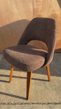 Load and play video in Gallery viewer, Set of Four (4) Early Mid-Century Modern Model 72C Armless Executive Chairs in New Bouclé by Eero Saarinen for Knoll, USA, c. 1967
