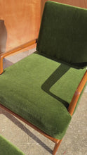 Load and play video in Gallery viewer, Italian Mid-Century Modern Lounge Chair &amp; Ottoman in Walnut and Mohair by Carlo de Carli for M. Singer and Sons, Italy-USA, 1950s

