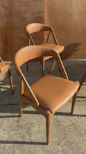 Load and play video in Gallery viewer, Set of Four (4) Mid-Century Danish Modern Model 31 Dining Chairs in Teak &amp; Leather by Kai Kristiansen for Schou Andersen, Denmark, c. 1960s
