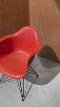 Load and play video in Gallery viewer, Mid-Century Modern DAR Eiffel Base Lounge Chair by Charles &amp; Ray Eames for Herman Miller, USA, c. 2000&#39;s
