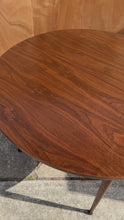 Load and play video in Gallery viewer, Rare Mid-Century Modern Extension Dining Table in Walnut w/ 2 Leaves Attributed to Singer and Sons, USA, c. 1960's
