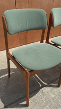 Load and play video in Gallery viewer, Set of Four (4) Danish Modern Model 49 Dining Chairs in Teak &amp; Original Fabric by Erik Buch for O. D. Møbler, Denmark, c. 1990s
