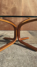 Load and play video in Gallery viewer, Mid-Century Scandinavian Modern "Siesta" Coffee Table w/ Glass Top by Ingmar Relling for Westnofa, Norway, c. 1970s

