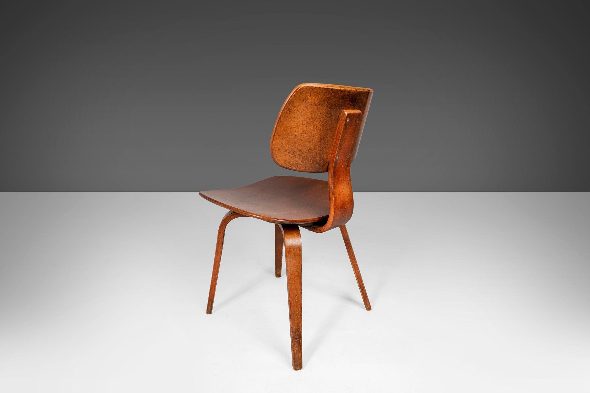 椅子 Thonet Bentwood Chair Thonet Bentwood Chair, Walnut | Town & Country Event Rentals