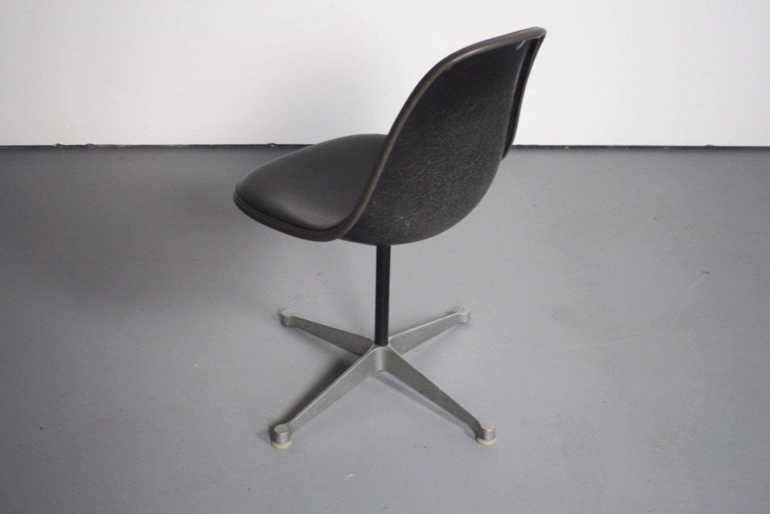 Mid Century Modern Charles Eames Shell Desk Chair for Herman Miller, U