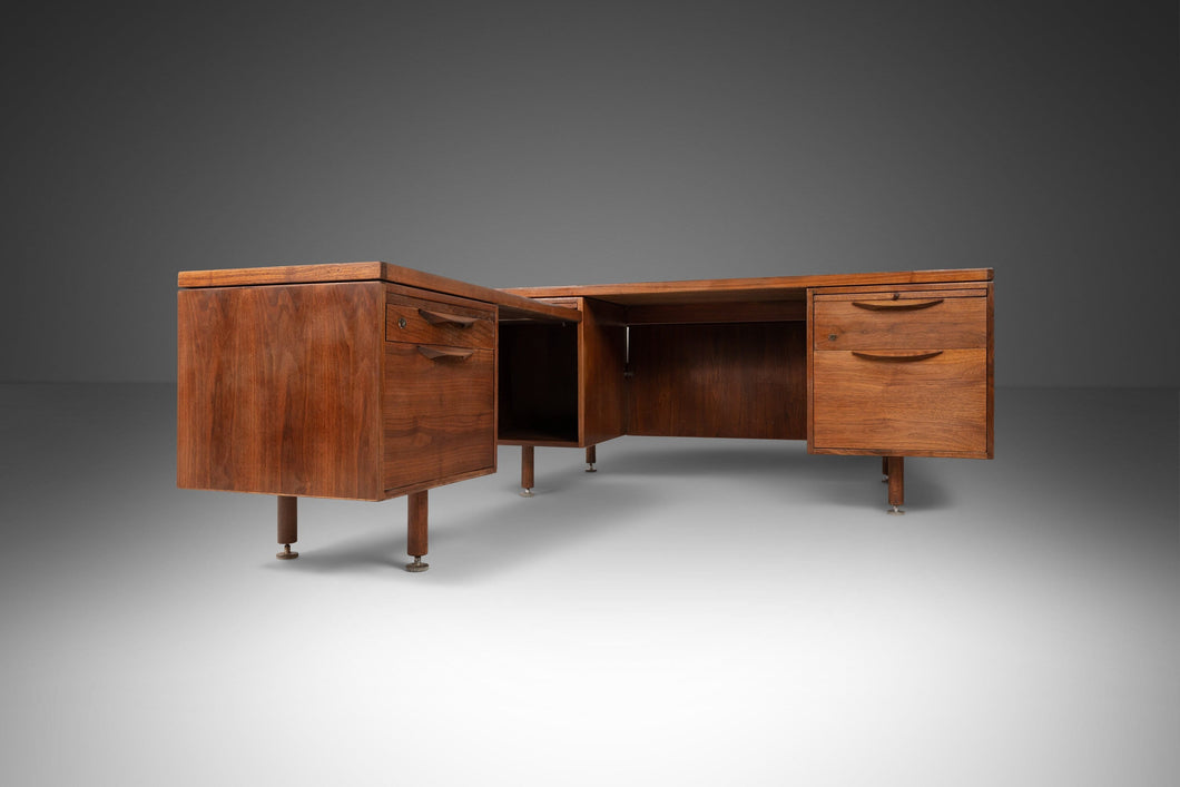 Mid Century Modern Executive Desk with Return in Walnut by Jens Risom, USA, c. 1960s-ABT Modern