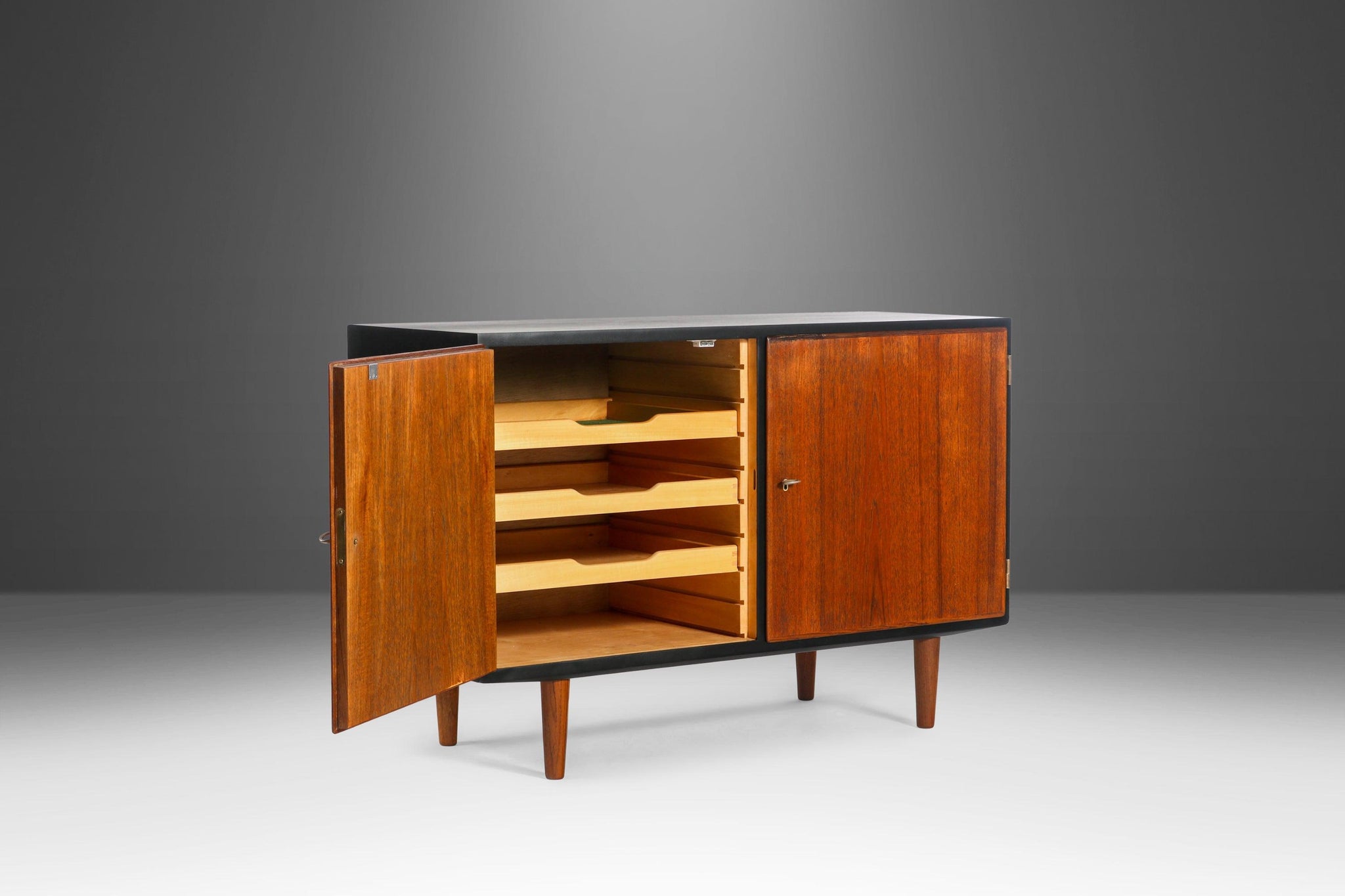 Mid Century Modern Sideboard / Cabinet by Carlo Jensen for Poul Hundev