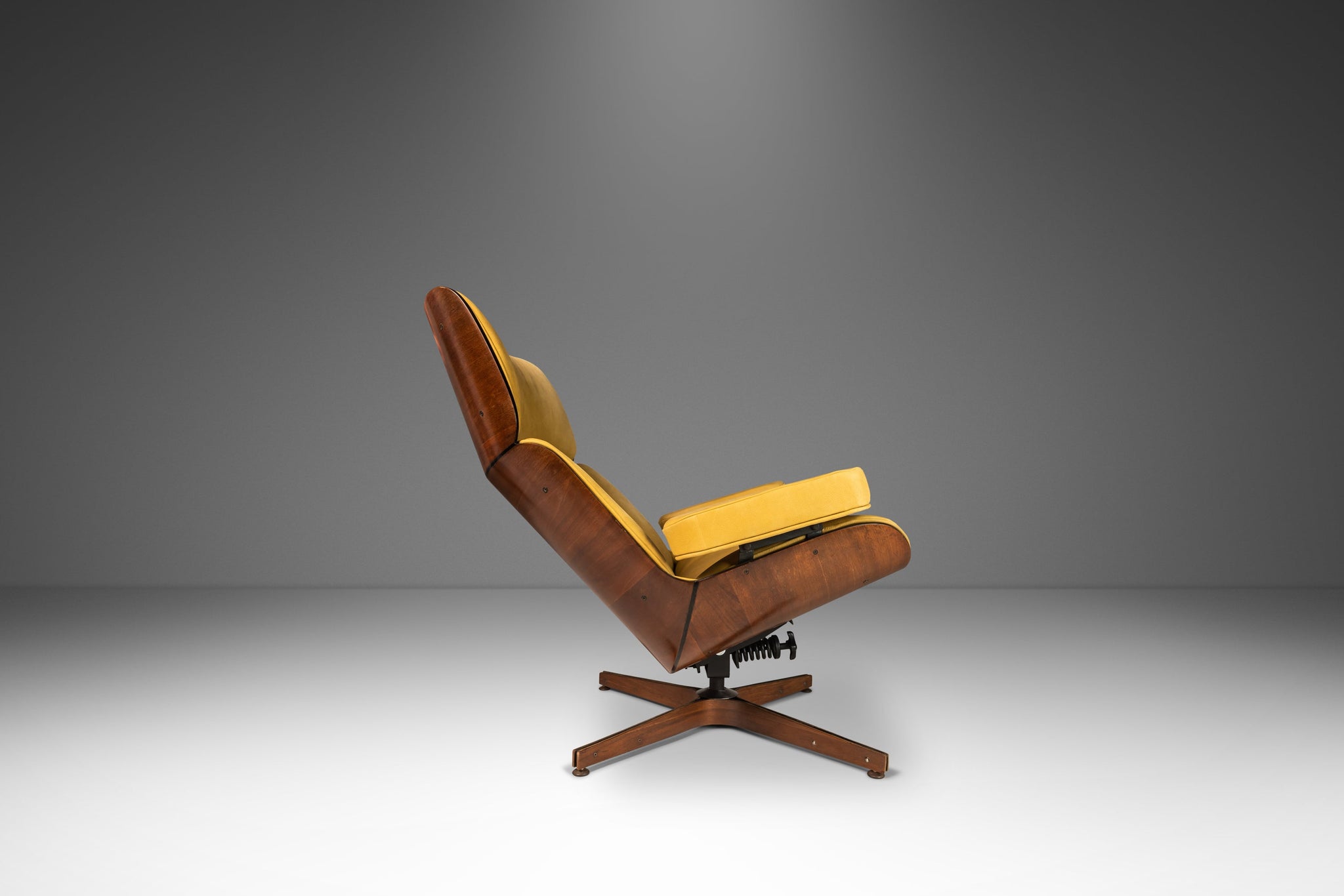 お歳暮 2025 Mr. Mustard Deep in Chair Lounge Walnut Bentwood Chair アンティーク雑貨