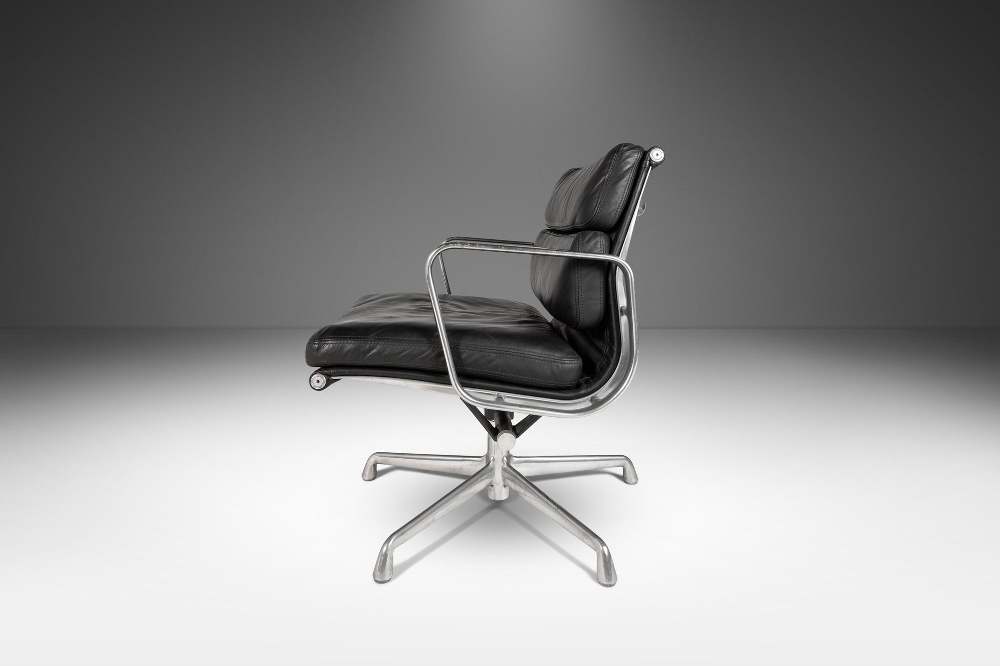 https://abtmodern.com/cdn/shop/products/Swiveling-Soft-Pad-Management-Office-Chair-in-Leather-by-Eames-for-Herman-Miller-USA-c_-1995-4_1024x1024@2x.jpg?v=1669757580