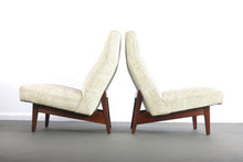 Load image into Gallery viewer, Vintage Jens Risom for Knoll Lounge Chairs in Stunning Original Upholstery on a Walnut Frame-ABT Modern
